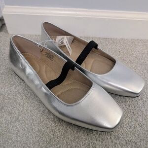 Old Navy Mary Jane Square-Toe Ballet Flats in silver Size 10